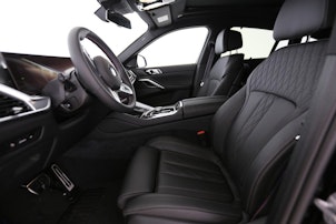Vehicle image BMW X6 M60i