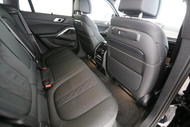 Vehicle image BMW X6