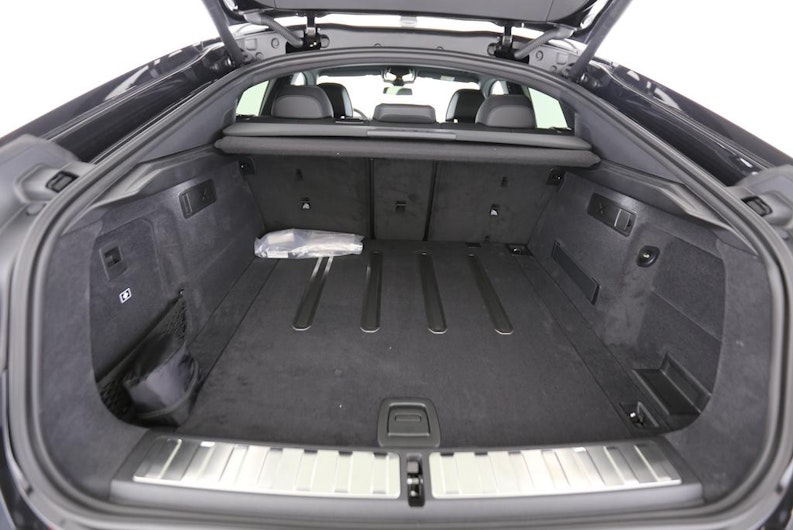 Vehicle image BMW X6