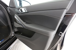 Vehicle image BMW X6 M60i