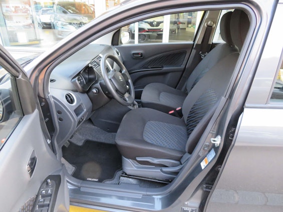 Vehicle image 7