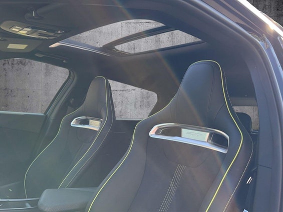 Vehicle image 18 Vehicle image 18