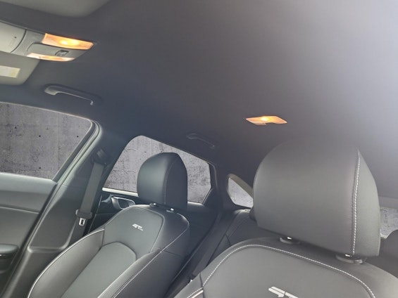 Vehicle image 18 Vehicle image 18