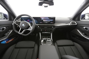 Vehicle image BMW 330i xDrive Touring