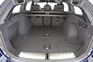 Vehicle image BMW 330i xDrive Touring