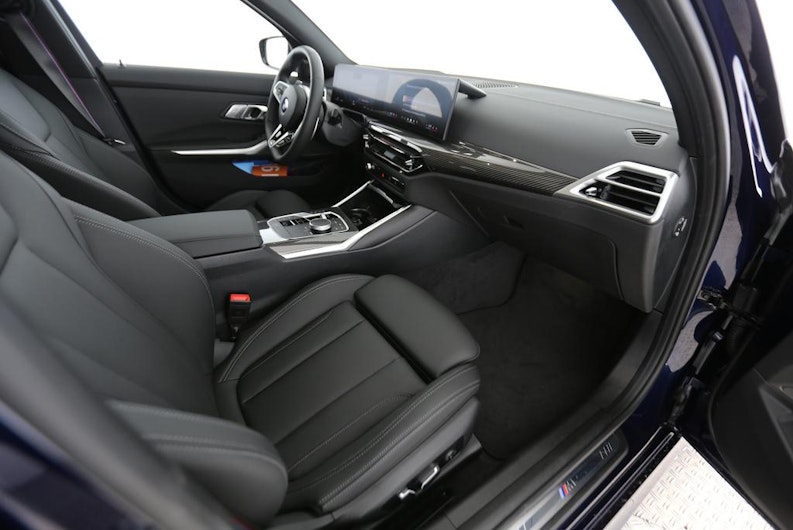 Vehicle image BMW 3 SERIES