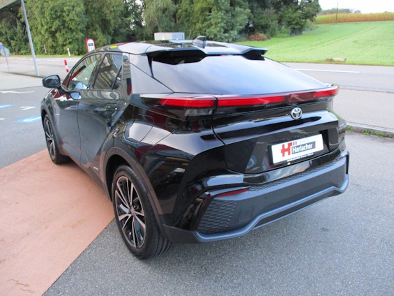 Vehicle image 32