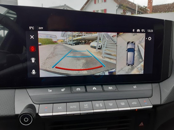 Vehicle image 13 Vehicle image 13