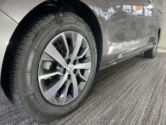 Vehicle image 4 Vehicle image 4