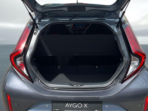 Vehicle image 17 Vehicle image 17