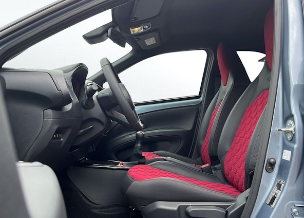 Vehicle image 18 Vehicle image 18