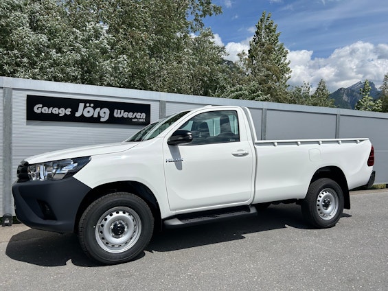 First vehicle image