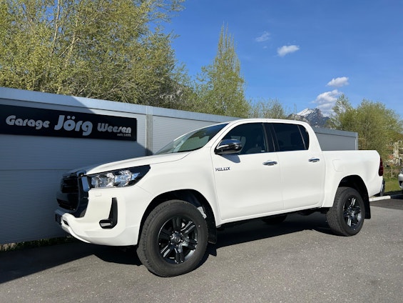 First vehicle image