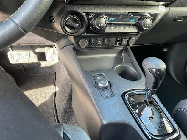 Toyota Hilux Double Cab.-Pick-up 2.8 D-4D 204 Invincible MHEV
