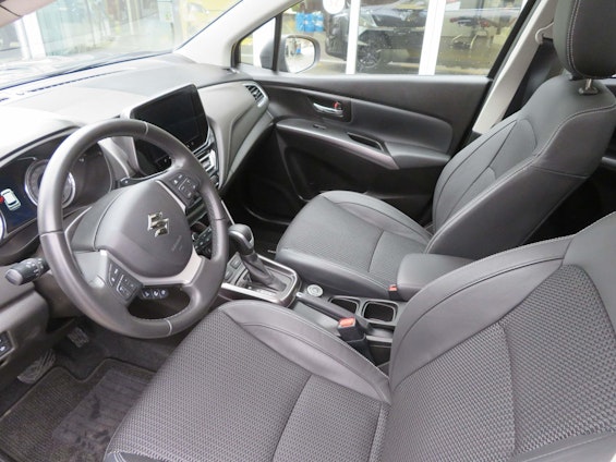 Vehicle image 11