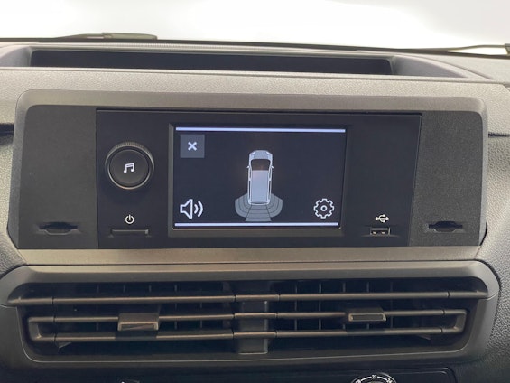 Vehicle image 10 Vehicle image 10