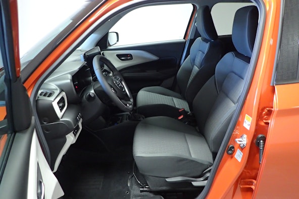 Vehicle image 16