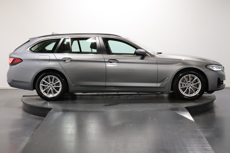 Vehicle image BMW 5 SERIES