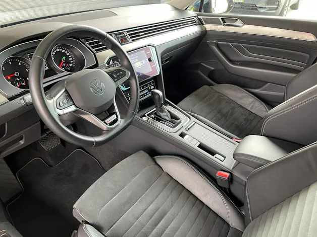 VW Passat Variant 2.0 TDI 200 Elegance DSG 4m