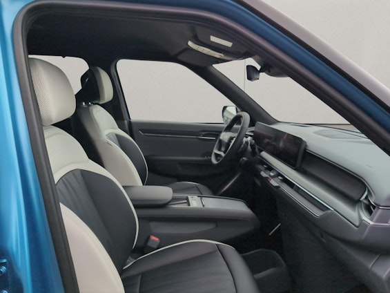 Vehicle image 14 Vehicle image 14