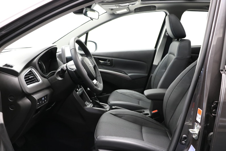 Vehicle image SUZUKI S-CROSS