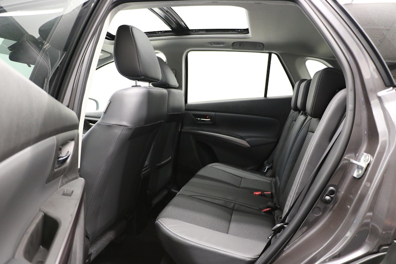 Vehicle image SUZUKI S-CROSS