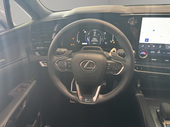Vehicle image 16