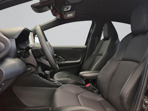 TOYOTA Yaris 1.5 VVT-i HSD Premium 2