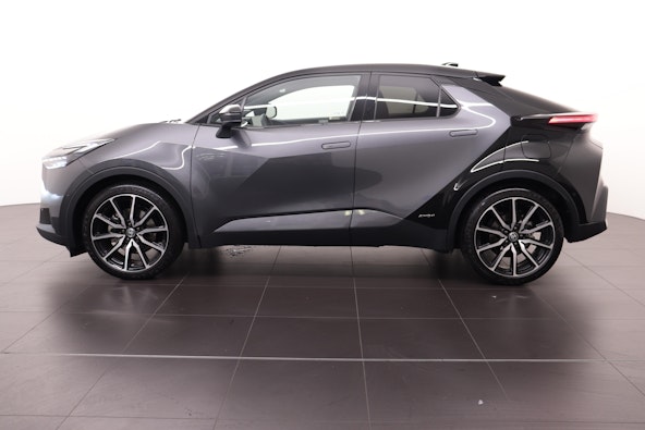 Vehicle image 3