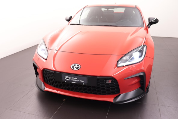 First vehicle image