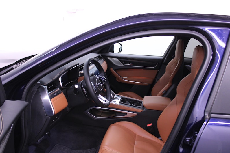 Vehicle image JAGUAR F-PACE