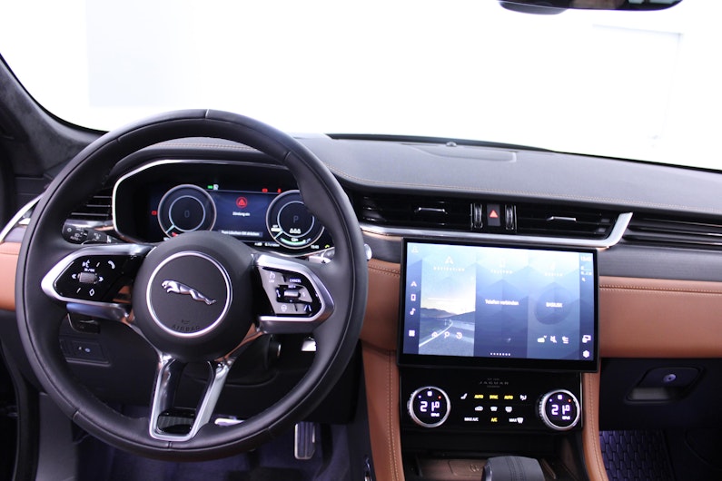 Vehicle image JAGUAR F-PACE