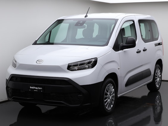 First vehicle image