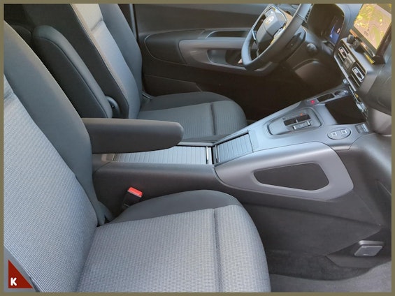 Vehicle image 17 Vehicle image 17