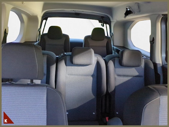 Vehicle image 18 Vehicle image 18