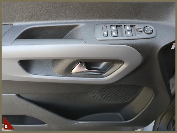 Vehicle image 11 Vehicle image 11