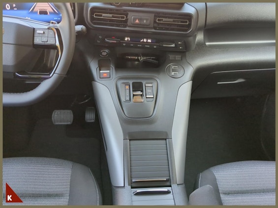 Vehicle image 14 Vehicle image 14