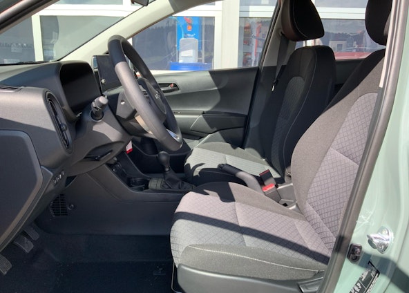 Vehicle image 4 Vehicle image 4