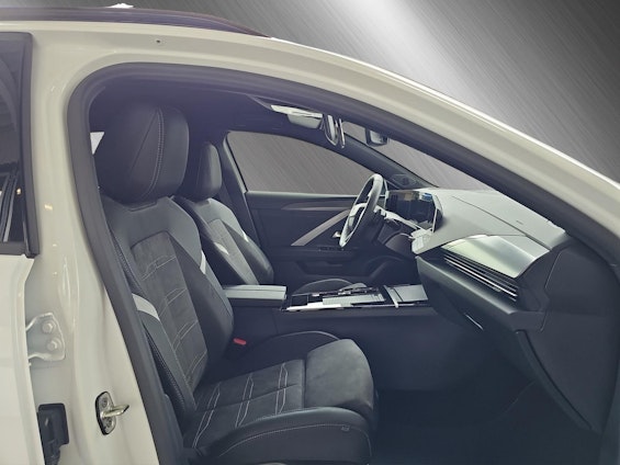 Vehicle image 14 Vehicle image 14