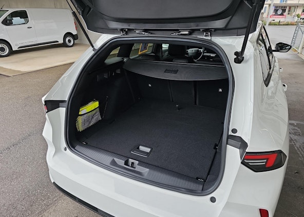 Vehicle image 17 Vehicle image 17