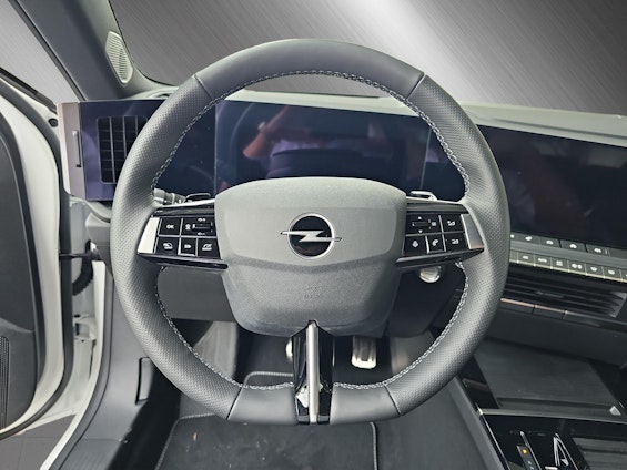 Vehicle image 13 Vehicle image 13