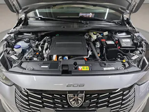 Peugeot E-208 GT