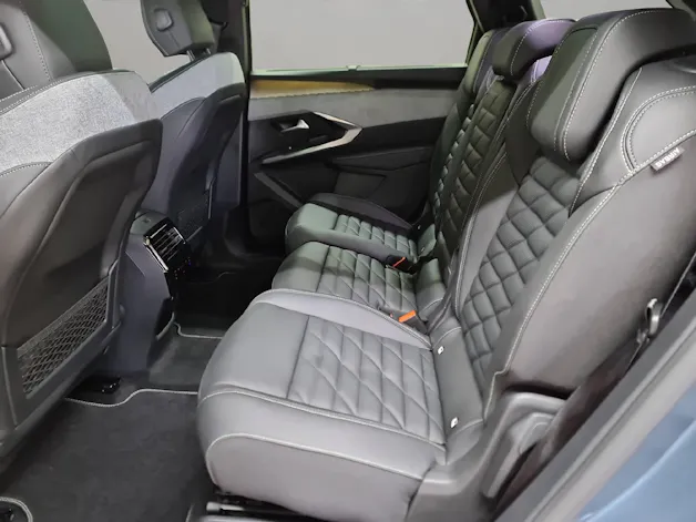 Peugeot e-5008 GT