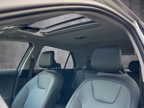 Vehicle image 18 Vehicle image 18