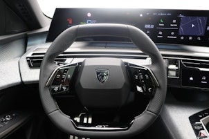 Vehicle image PEUGEOT 5008 1.6 PHEV GT