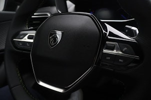 Vehicle image PEUGEOT 2008 1.2 Hybrid GT