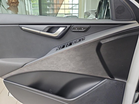 Vehicle image 11 Vehicle image 11