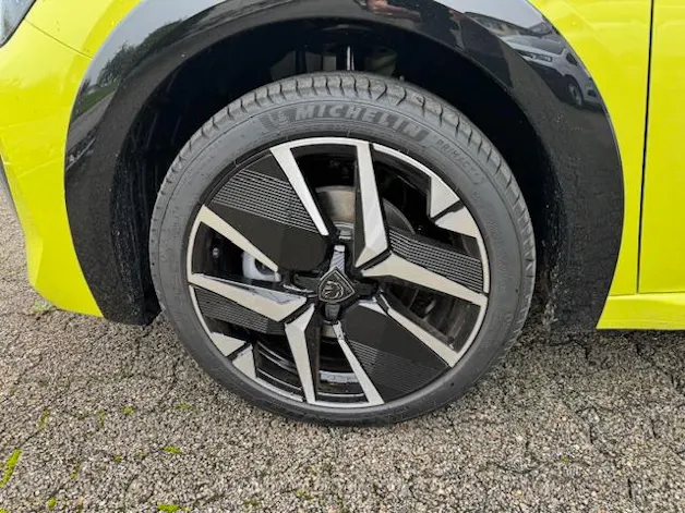 Peugeot 208 e-GT