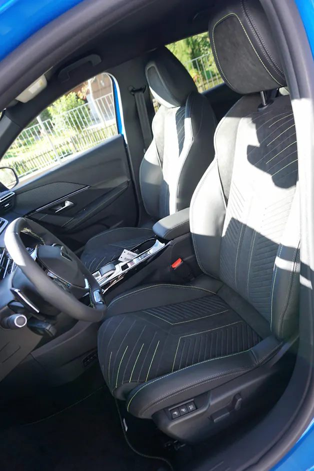 Peugeot 208 1.2 Hybrid GT