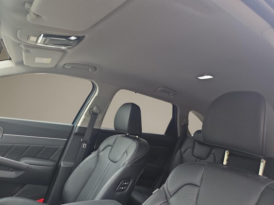 Vehicle image 18 Vehicle image 18